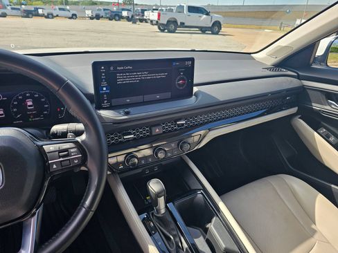 Used 2024 Honda Accord Touring image 17