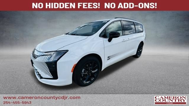 New 2027 Chrysler Pacifica Select AWD/4WD image 3