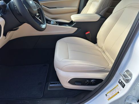 New 2025 Jeep Grand Cherokee Limited w/ Black Appearance Package image 11