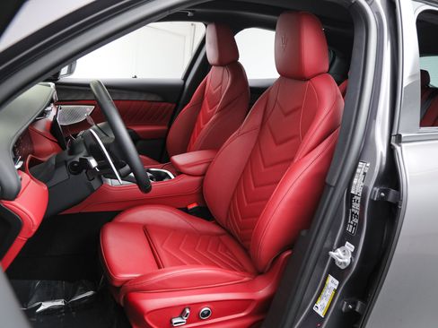 Certified 2025 Maserati Grecale Modena AWD/4WD image 16
