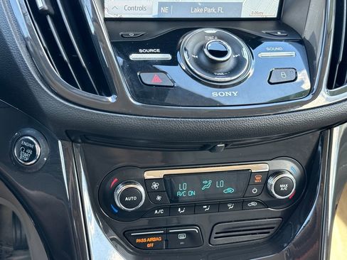 Used 2016 Ford Escape Titanium image 22