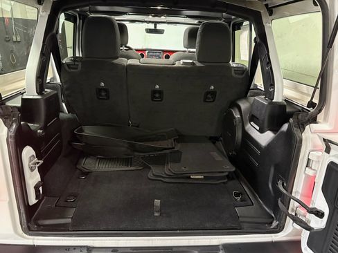 Used 2020 Jeep Wrangler Unlimited Rubicon AWD/4WD image 11