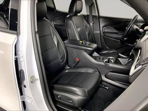 Used 2022 GMC Terrain SLT w/ Infotainment Package II AWD/4WD image 27