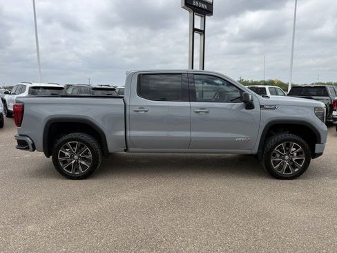 Used 2024 GMC Sierra 1500 AT4 w/ Technology Package AWD/4WD image 13