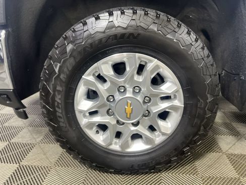 Used 2024 Chevrolet Silverado 2500 LT AWD/4WD image 33