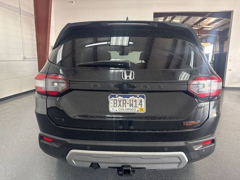 Used 2025 Honda Pilot TrailSport image 5