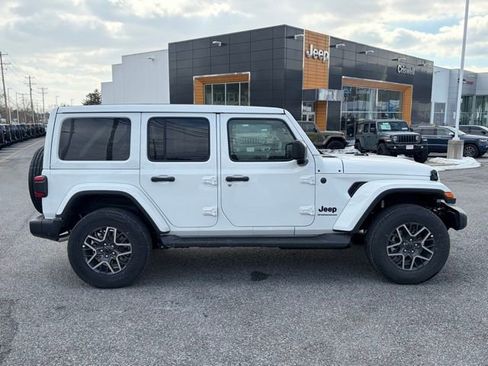 New 2026 Jeep Wrangler Unlimited Sahara AWD/4WD image 9