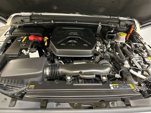 Used 2023 Jeep Wrangler Sahara image 34