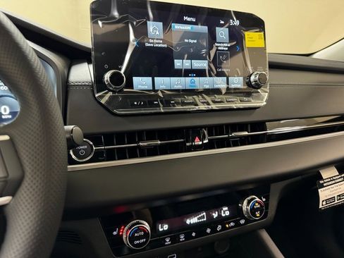 Used 2024 Mitsubishi Outlander 4WD Plug-In Hybrid image 15