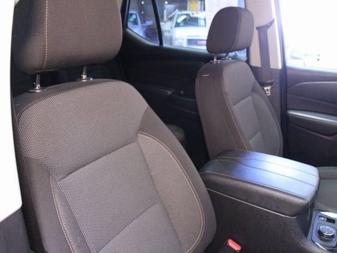 Used 2021 Chevrolet Traverse LT image 11