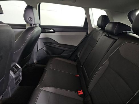 Used 2023 Volkswagen Taos SE image 14