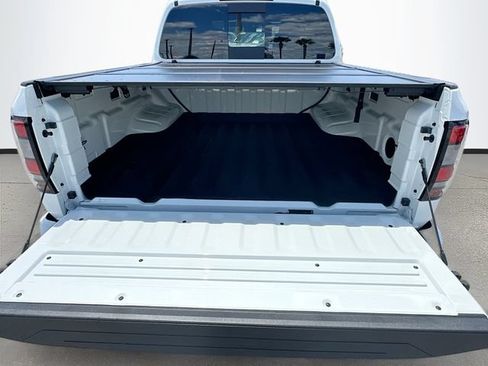 Used 2025 Nissan Frontier PRO-4X AWD/4WD image 24