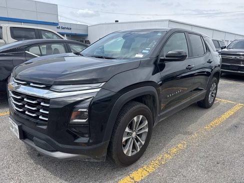 Used 2026 Chevrolet Equinox LT w/ Convenience Package II FWD image 3