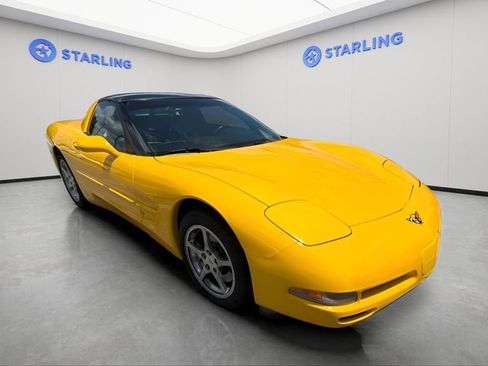 Used 2001 Chevrolet Corvette Coupe w/ Preferred Equipment Group2 RWD image 3