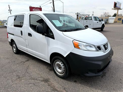 Used 2019 Nissan NV200 S image 2