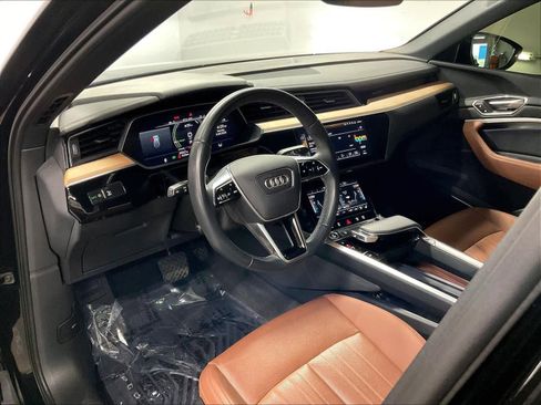 Used 2024 Audi Q8 e-tron Premium Plus image 14