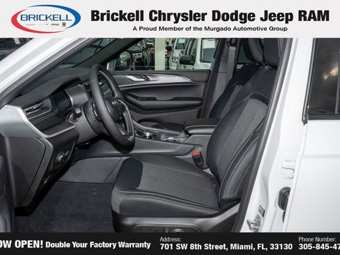 New 2025 Jeep Grand Cherokee Laredo image 16