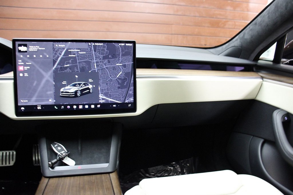 Used 2022 Tesla Model S AWD/4WD image 32