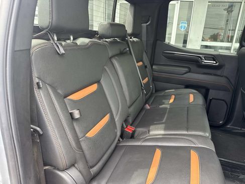 Used 2024 GMC Sierra 1500 AT4 w/ Technology Package AWD/4WD image 10