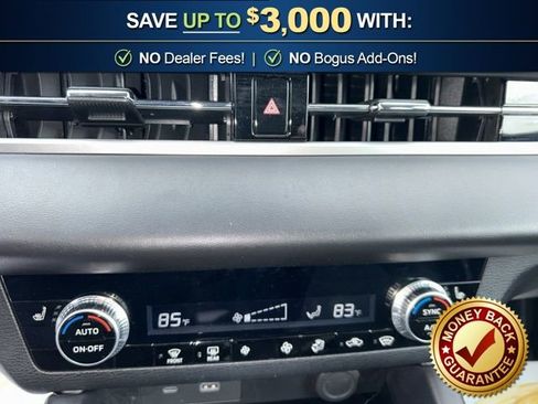 Used 2023 Mitsubishi Outlander SE image 16