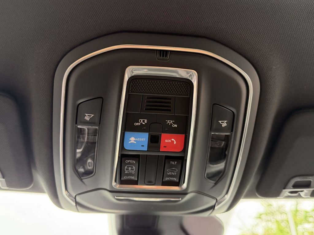 Used 2025 Jeep Grand Cherokee Laredo X w/ MOPAR Finishing Package AWD/4WD image 36