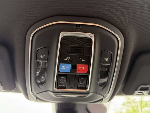 Used 2025 Jeep Grand Cherokee Laredo X w/ MOPAR Finishing Package AWD/4WD image 36