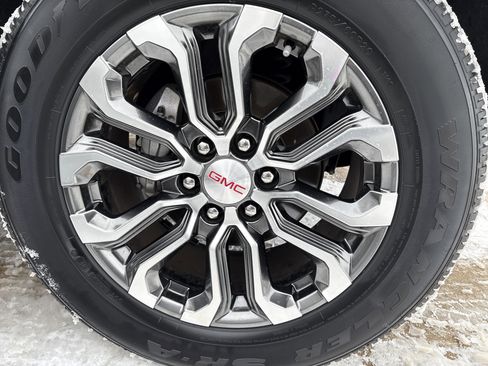 Used 2023 GMC Canyon Denali image 9