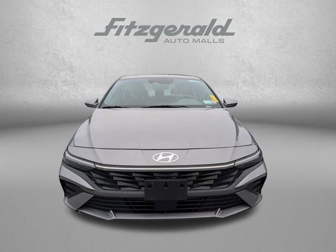 Used 2025 Hyundai Elantra SEL FWD image 2