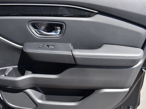 Used 2025 Honda Pilot Elite image 24