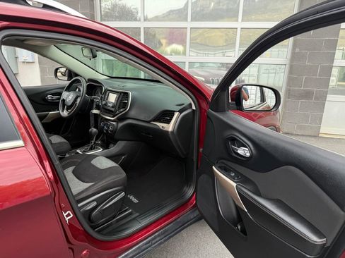 Used 2018 Jeep Cherokee Latitude image 17