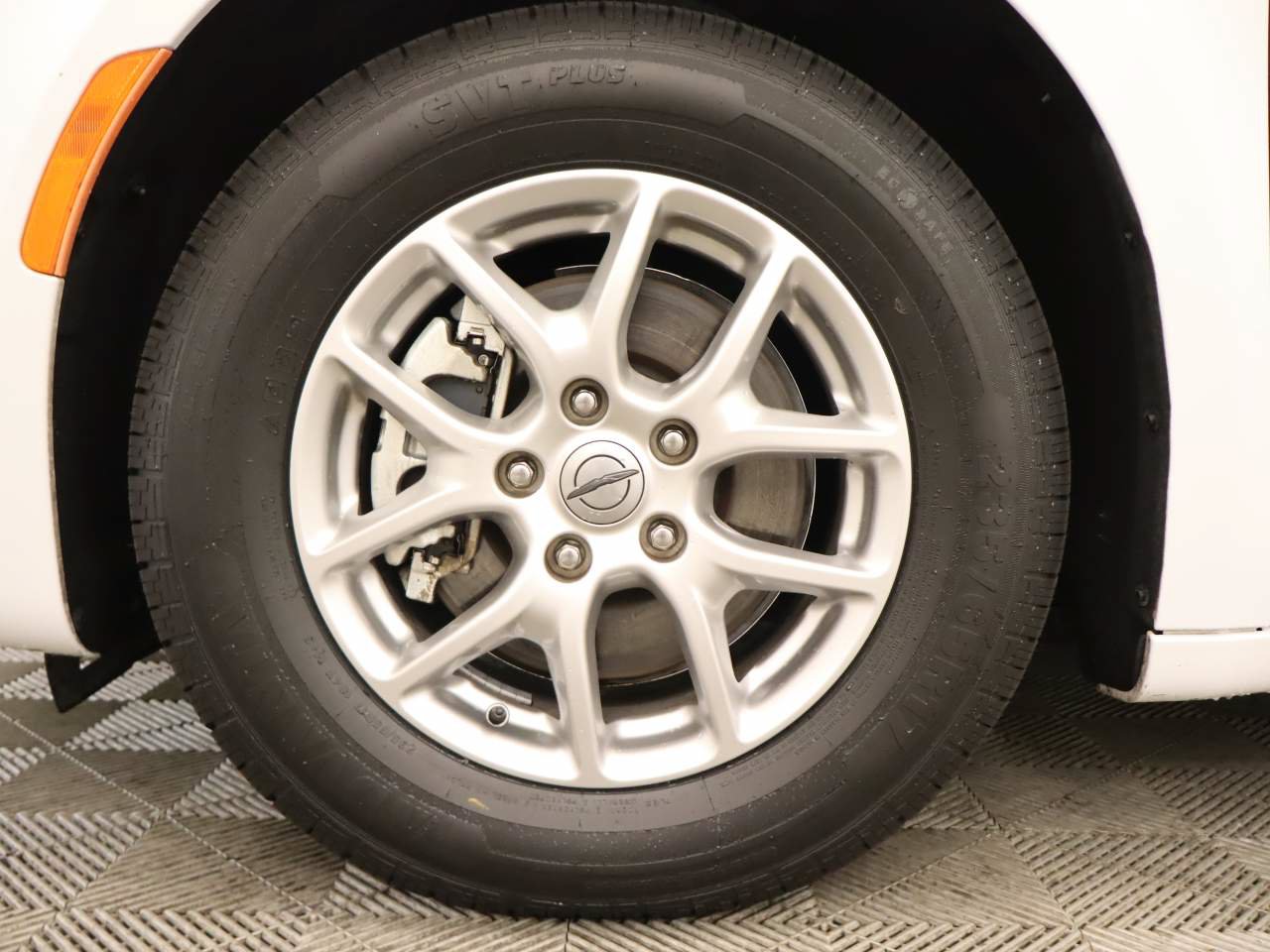 Used 2025 Chrysler Pacifica Select FWD image 6