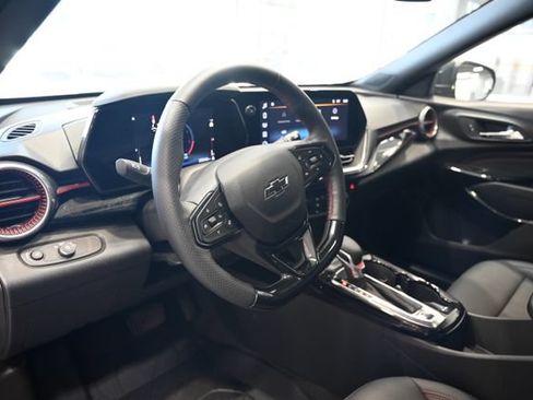 Used 2025 Chevrolet Trax RS FWD image 20