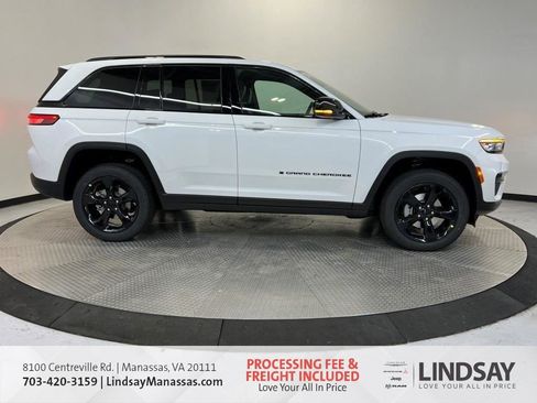 New 2025 Jeep Grand Cherokee Altitude image 4