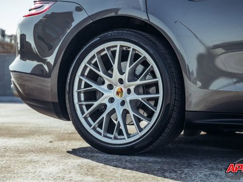 Used 2018 Porsche Panamera 4S image 39