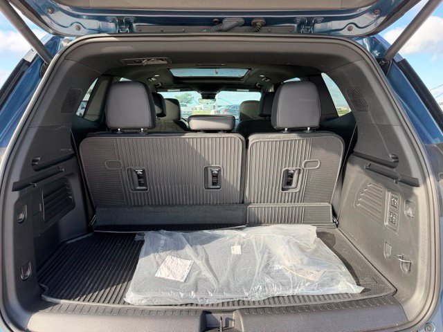 Used 2026 GMC Acadia Denali AWD/4WD image 13