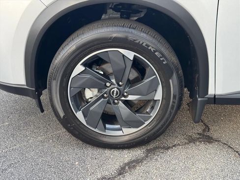 Certified 2025 Nissan Rogue SV FWD image 9