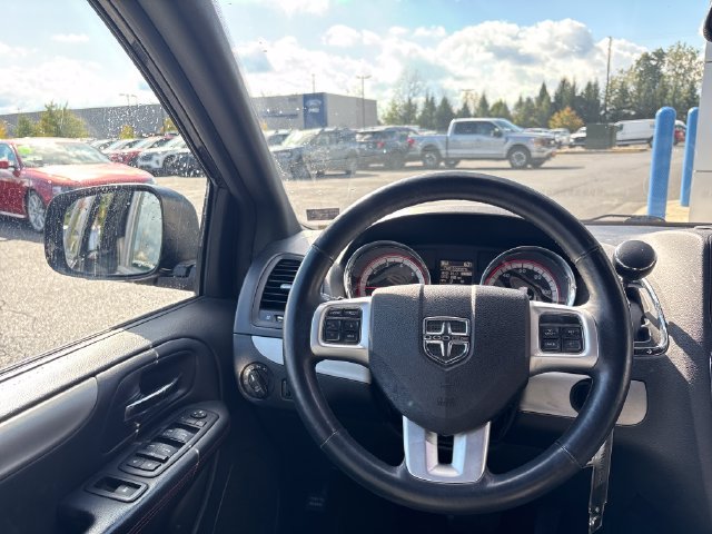 Used 2018 Dodge Grand Caravan GT w/ Safety Sphere Group FWD image 14