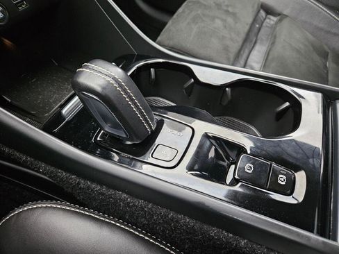 Used 2020 Volvo XC40 T5 R-Design image 24