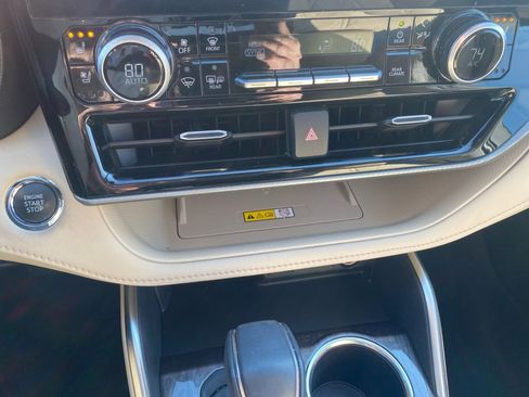 Used 2023 Toyota Highlander Platinum image 22