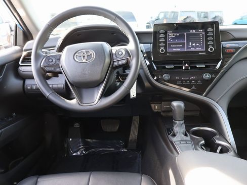 Used 2024 Toyota Camry SE image 18