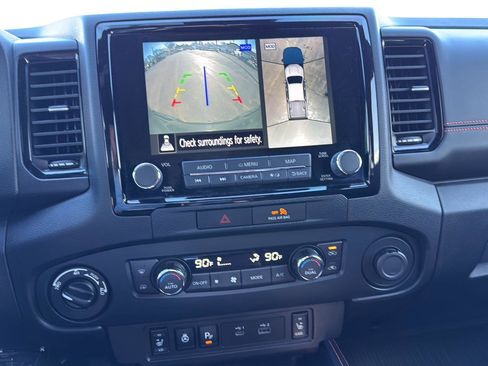 Used 2022 Nissan Frontier PRO-4X image 26