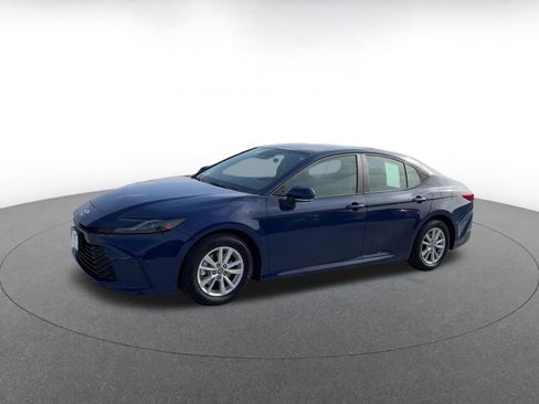 Used 2025 Toyota Camry LE image 8