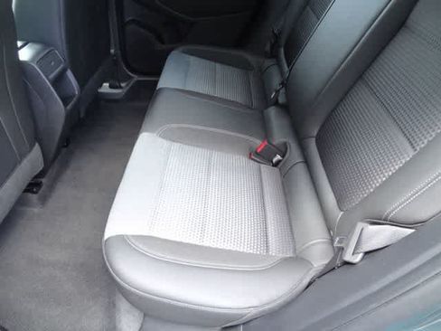 Used 2025 Chevrolet Trax LT FWD image 7