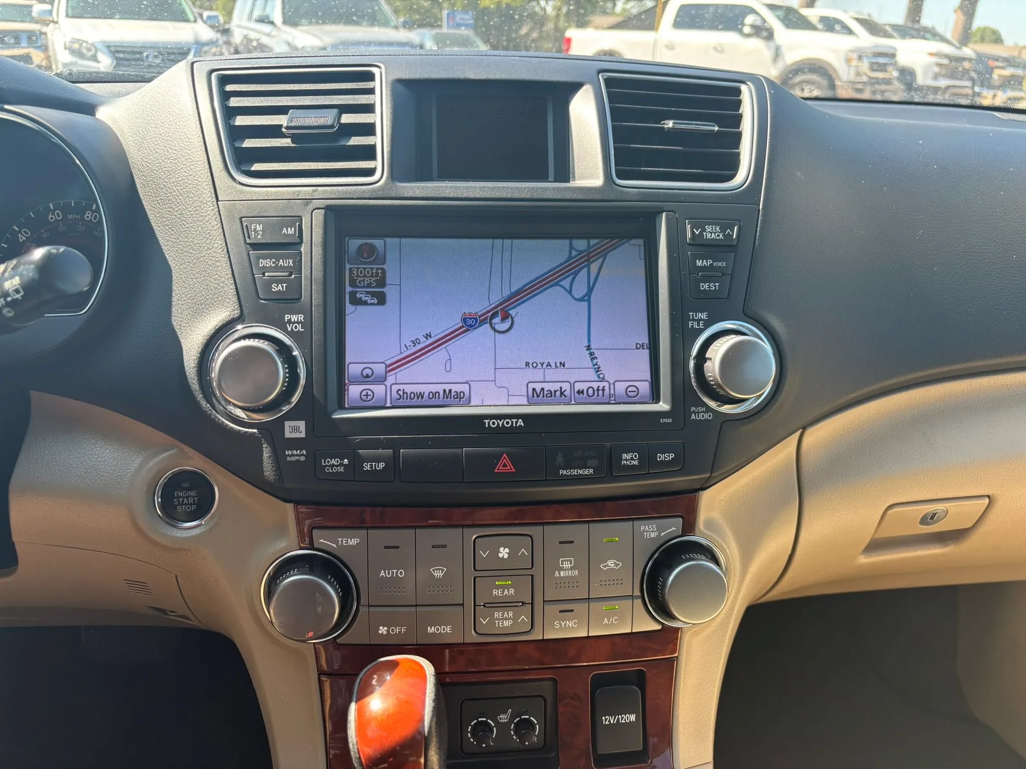 Used 2012 Toyota Highlander Limited w/ Tow Pkg AWD/4WD image 25