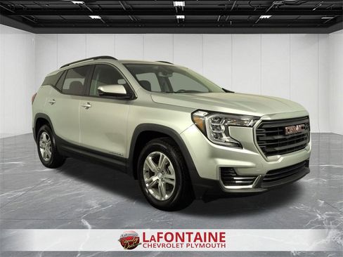 Certified 2022 GMC Terrain SLE w/ Driver Convenience Package image 2