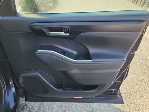 Used 2023 Toyota Highlander L image 39