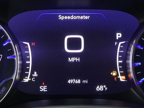 Used 2023 Chrysler Pacifica Touring-L image 16