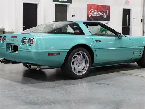 Used 1991 Chevrolet Corvette Coupe RWD image 33