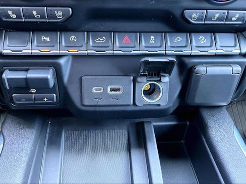 Used 2021 Chevrolet Silverado 1500 LTZ AWD/4WD image 12
