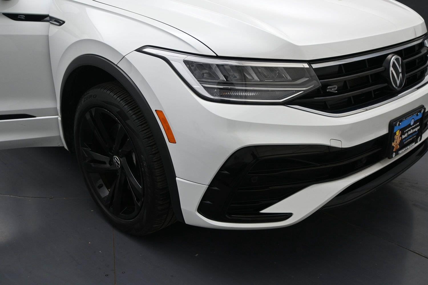 Certified 2024 Volkswagen Tiguan SE R-Line AWD/4WD image 15